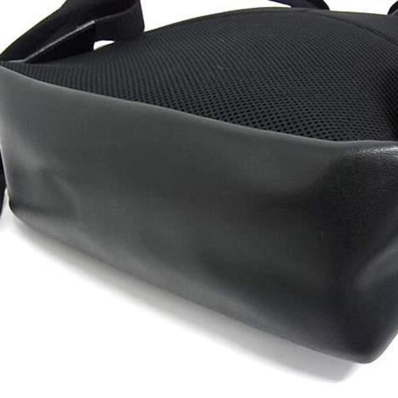 SALVATORE FERRAGAMO Black Leather Shoulder Bag - Picture 3 of 6